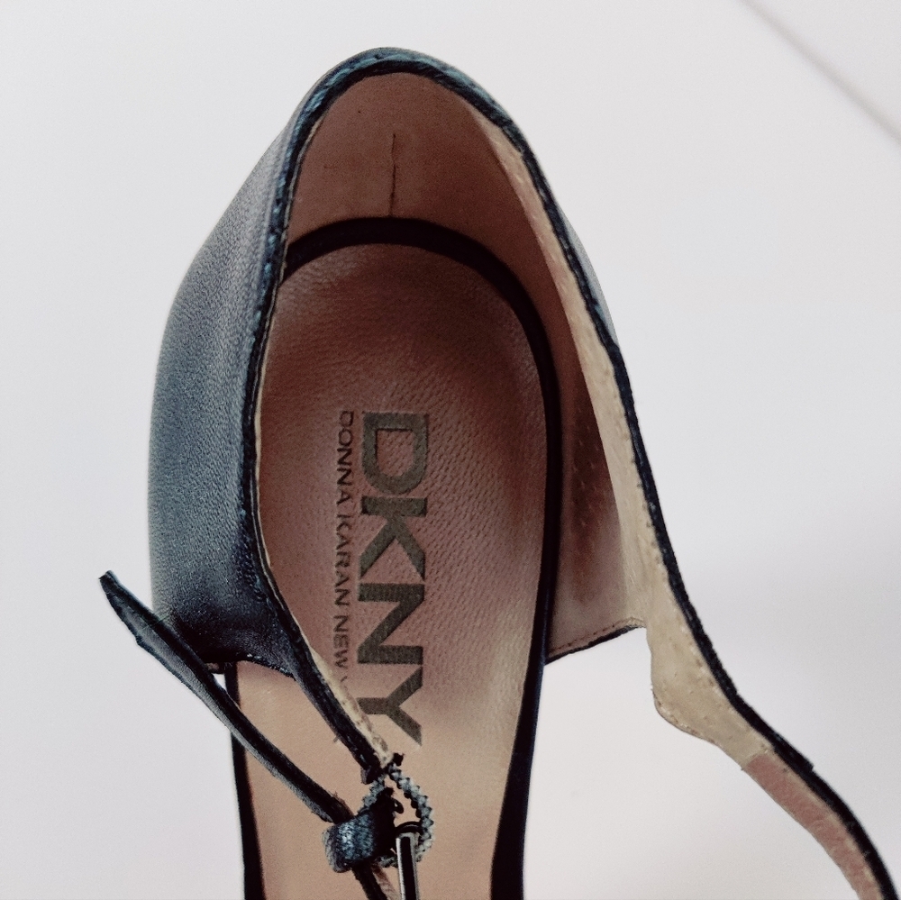DKNY Women's Vintage Inspired High Heels Size 8.5 Dark Blue Feminine NEW - Picture 3 of 10